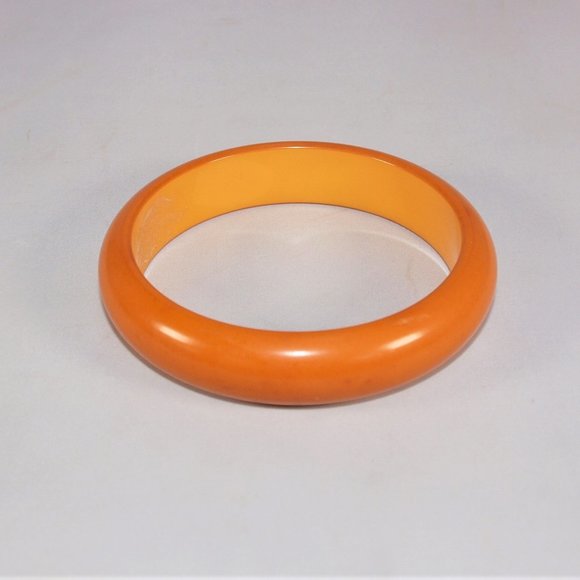 Vintage Bakelite Deep Carved Butterscotch Bangle Bracelet Tested - Picture 4 of 4